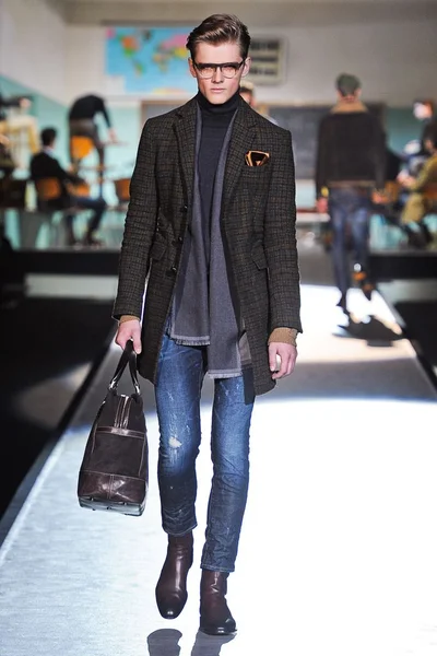 Look 12